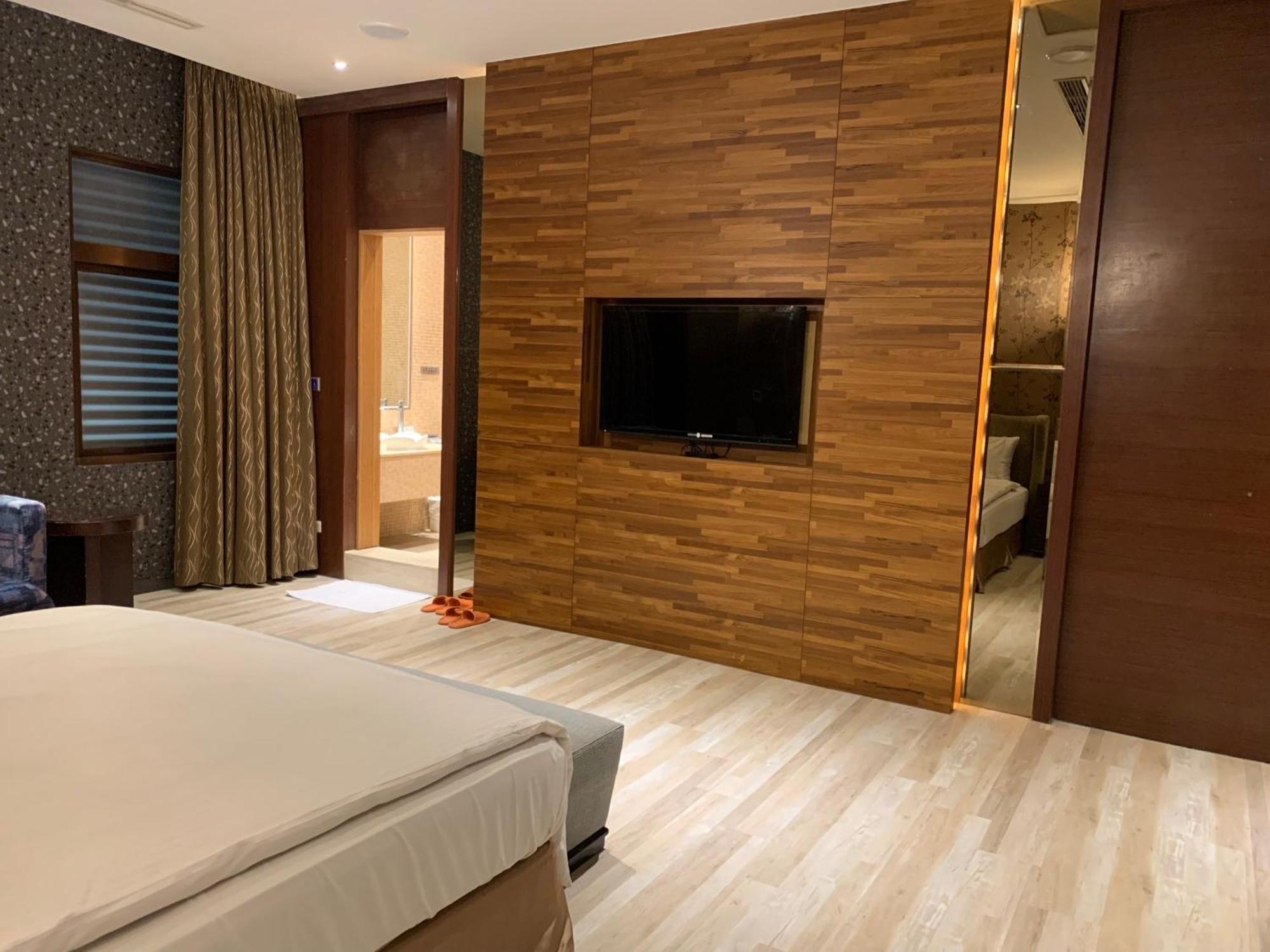 Aquarius Motel Taichung Exterior foto